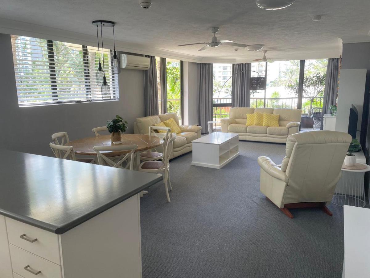 Aristocrat Apartments Gold Coast Ngoại thất bức ảnh